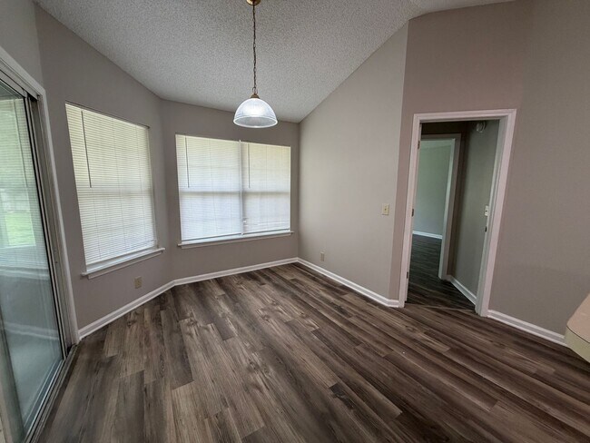 Building Photo - 401 Wild Grape Dr