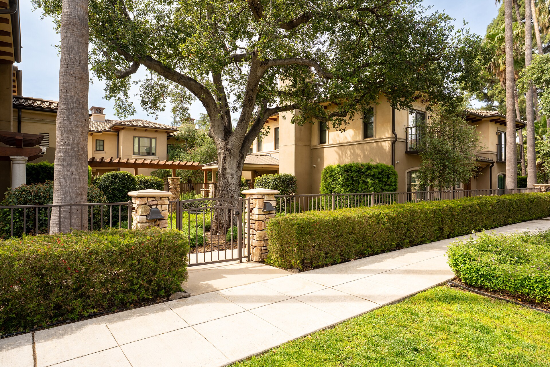 Building Photo - 158 S Sierra Madre Blvd