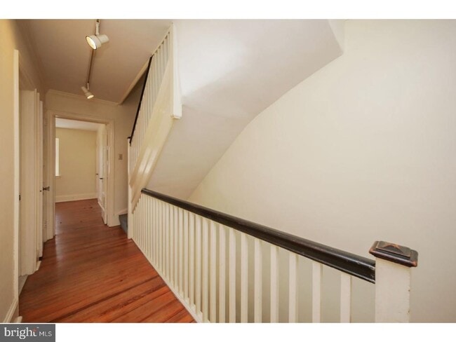 Building Photo - 17 E Willow Grove Ave
