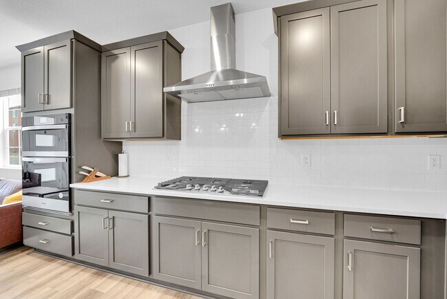 Building Photo - Sterling Ranch 3bed 3bath - like NEW!
