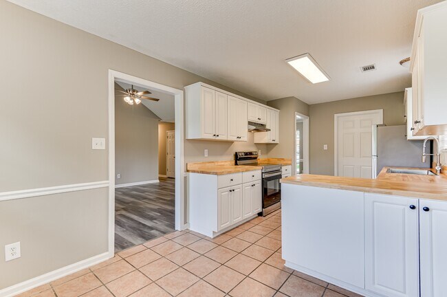 Building Photo - 4416 Hatteras Dr