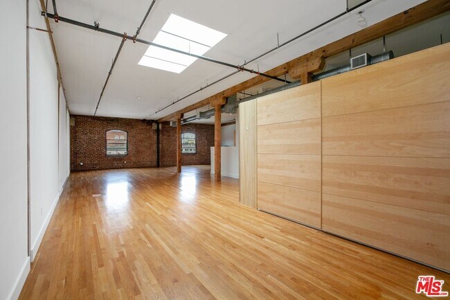 Building Photo - 215 S Santa Fe Ave