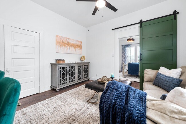 Building Photo - 3412 Ave S