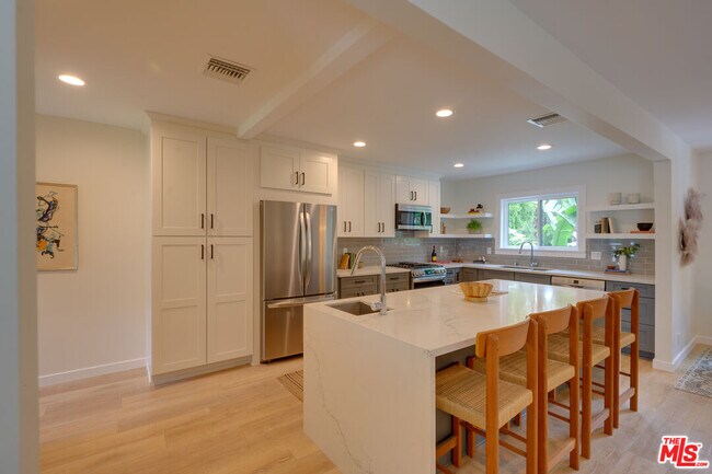 Building Photo - 3915 Coldwater Canyon Ave