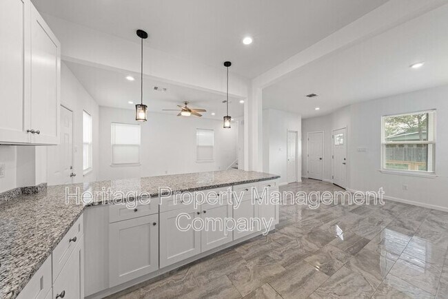 Building Photo - 323 Gabriel