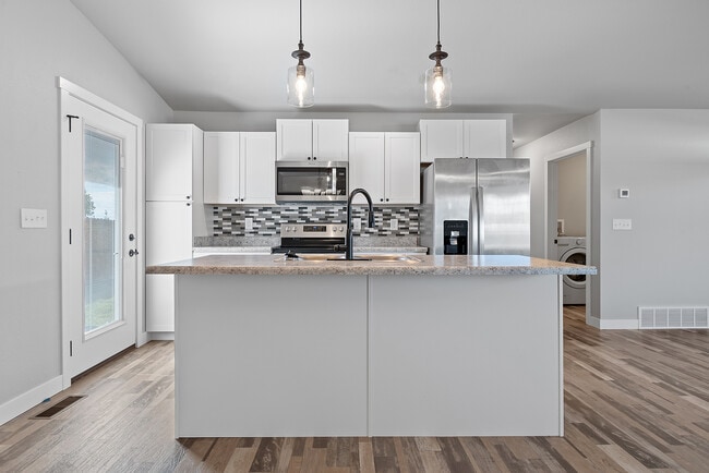 Building Photo - 405 Nighthawk Dr