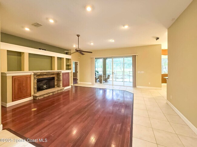 Building Photo - 949 SE Gardenbrook Ct