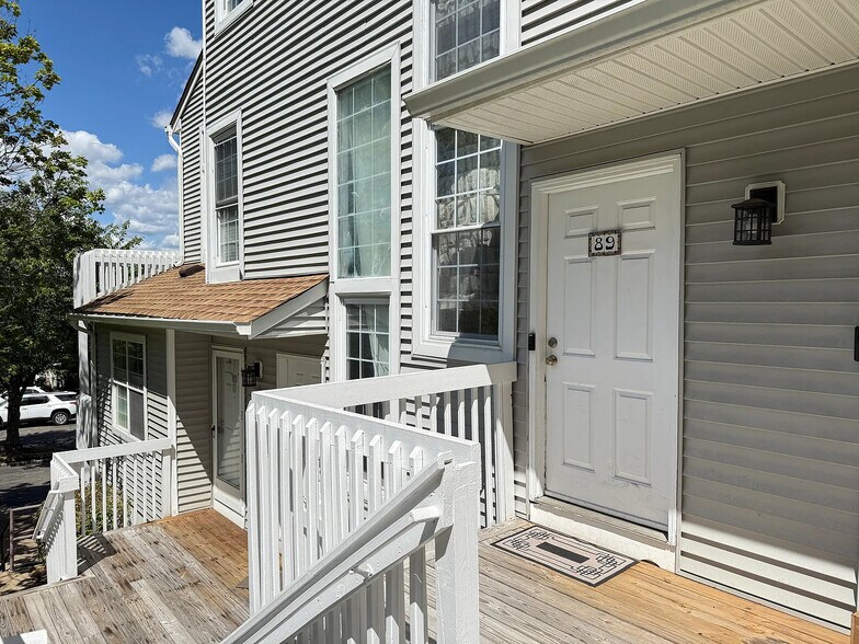 Building Photo - 89 Fox Run Dr