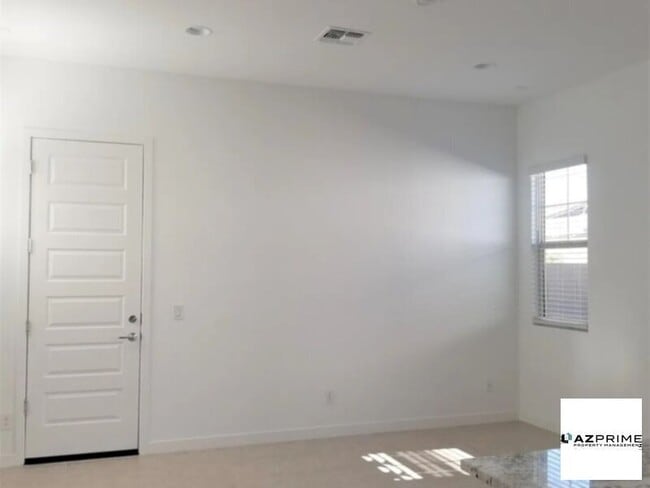 Building Photo - Ready to move in house