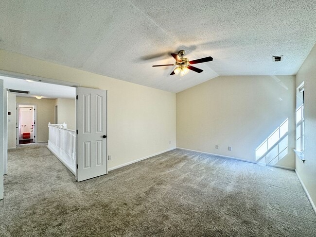 Building Photo - Available 08-08-25 in Cedar Crossing! A Pe...