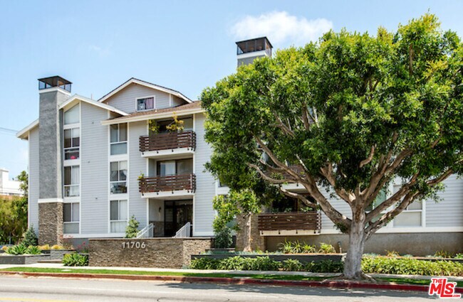 Building Photo - 11706 Montana Ave