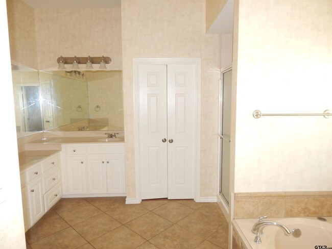 Building Photo - 16554 Beauregard Dr