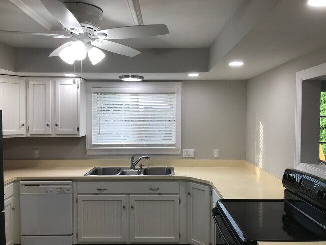 Building Photo - 87 Erie Beach Rd