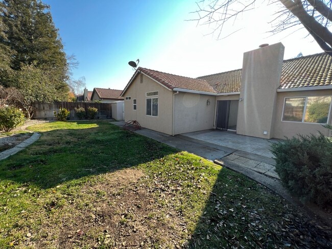 Building Photo - 3-bedroom single story in Merced!
