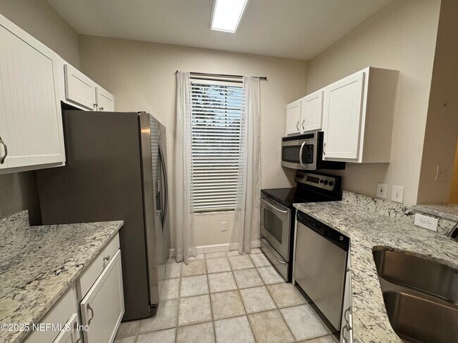 Building Photo - 13703 Richmond Park Dr N