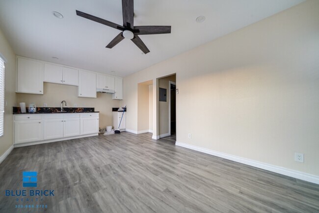 Building Photo - 2440 1/2 Fairmount St-1A