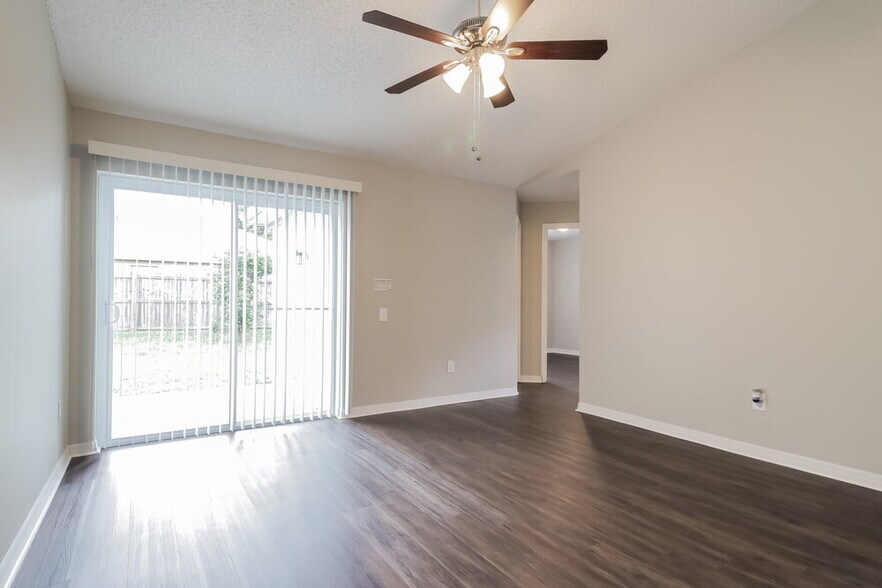 Building Photo - 8231 Rain Forest Dr