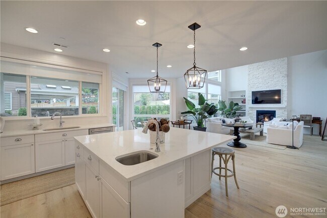 Building Photo - 5Bd/4.5Ba Sammamish House