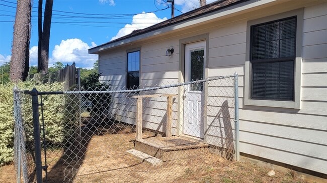 Building Photo - 16687 E Alderson