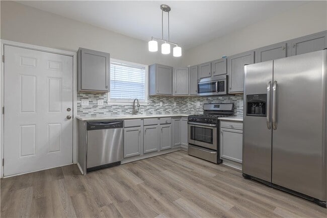 Building Photo - 255 Farrington Ave SE