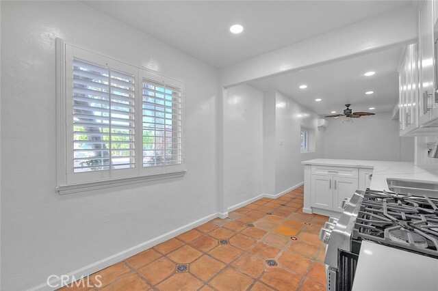 Building Photo - 145 S Vista Grande