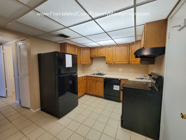 Building Photo - 3 BED/ 2.5 BATH CONDO-TOWNHOME- Fairway Oaks Sarasota