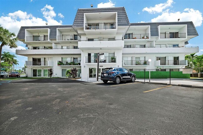 Building Photo - 8000 SW 81st Dr