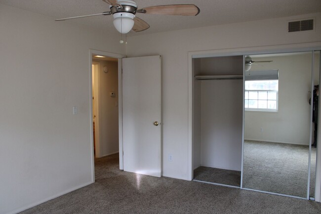 Building Photo - Bright 1st floor 2-bedroom condo at Arborwood