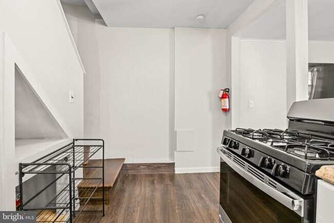 Building Photo - 308 S Castle St