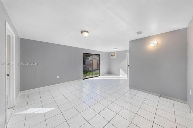 Building Photo - 2348 SW 138th Pl