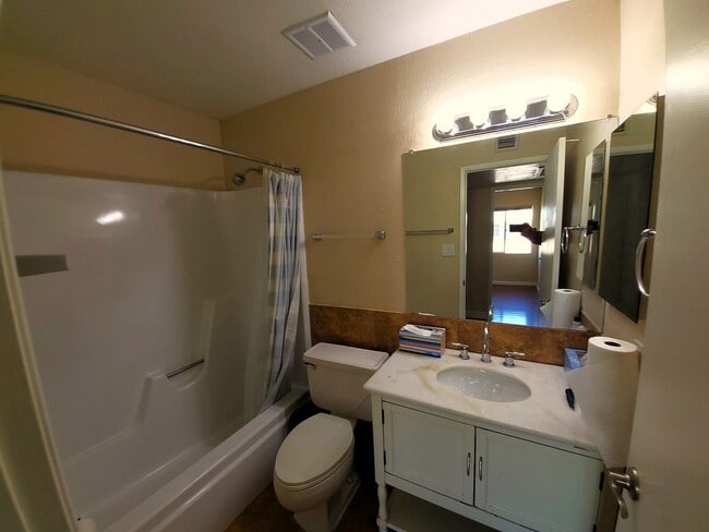 Building Photo - RECENT REMODEL IN AHWATUKEE!