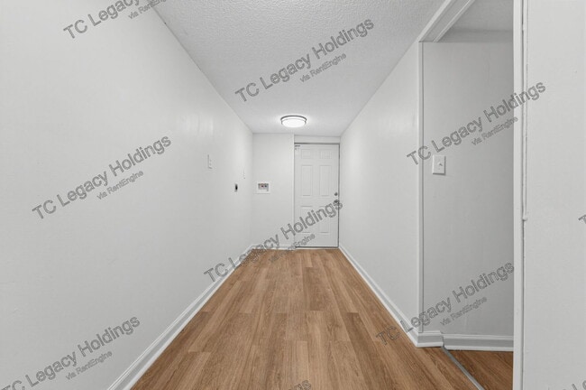 Building Photo - 1745 Fairmont Ave