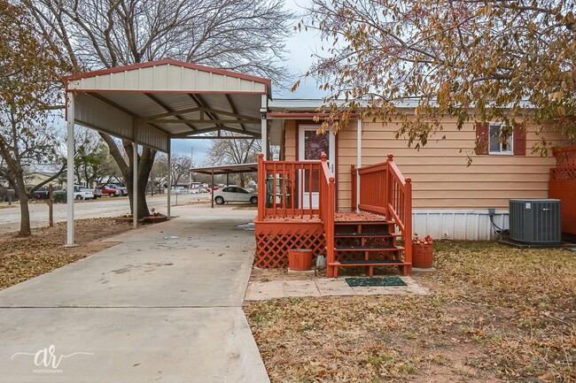 Primary Photo - 302 Western Hills Dr