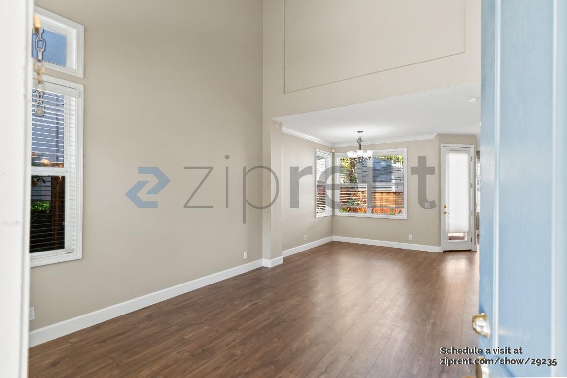 Building Photo - Unit