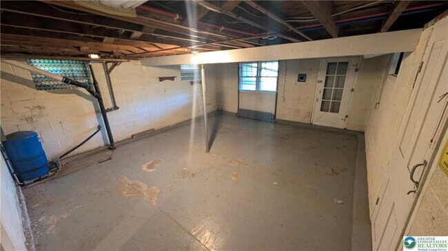 Building Photo - 487 Club Rd