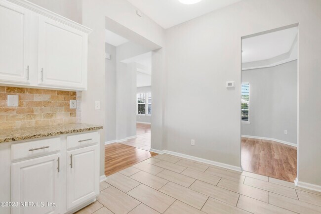 Building Photo - 12096 Coachman Lakes Way