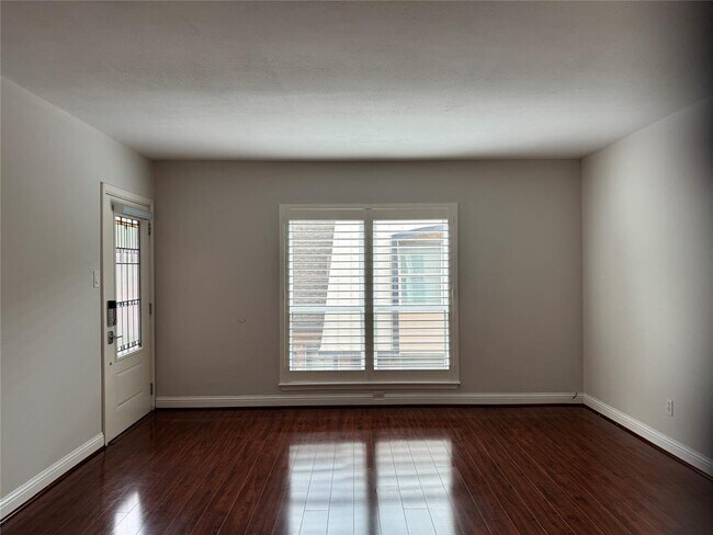 Building Photo - 1807 Stoney Brook Dr