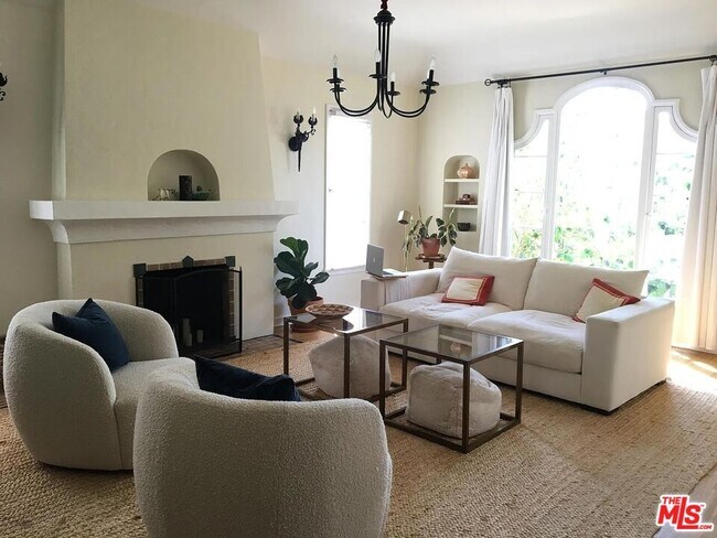 Building Photo - 1122 S Hayworth Ave