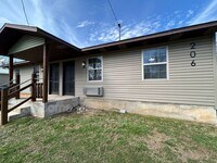 Building Photo - 206 Tillman St
