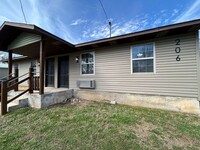 Building Photo - 206 Tillman St