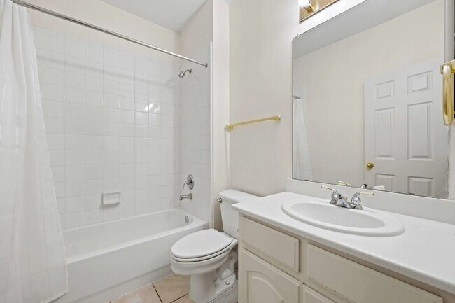 Building Photo - 1605 Berwick Dr