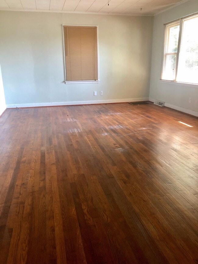 Building Photo - 129 Freedom Dr