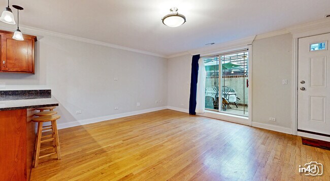 Building Photo - 1504 W Augusta Blvd