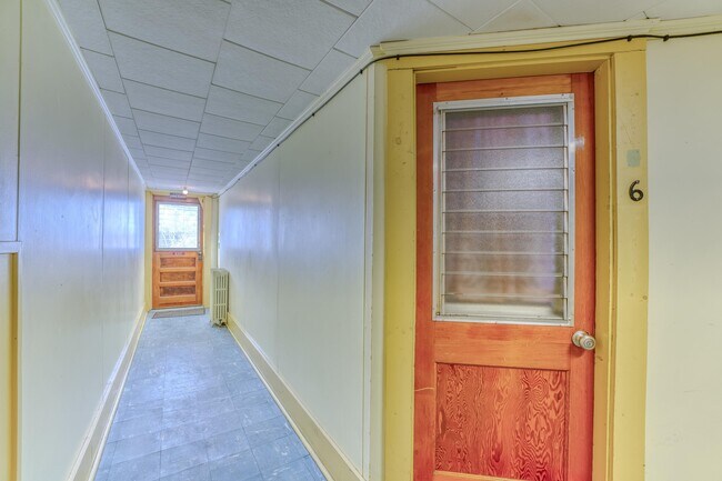 Building Photo - 96 N Main St