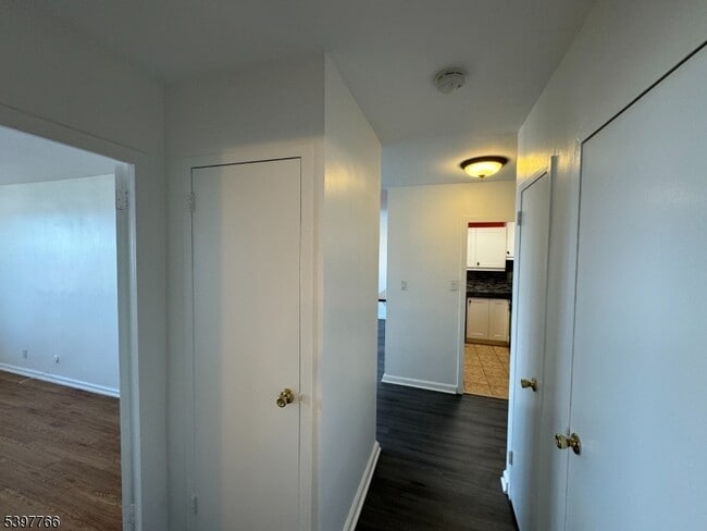 Building Photo - 285 Aycrigg Ave