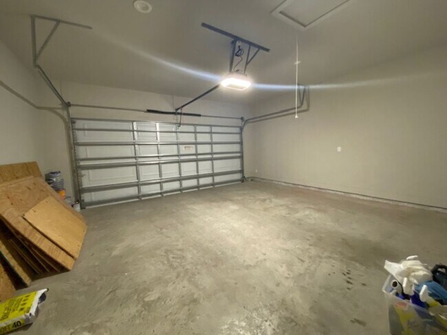 Building Photo - 3806 Negin Dr