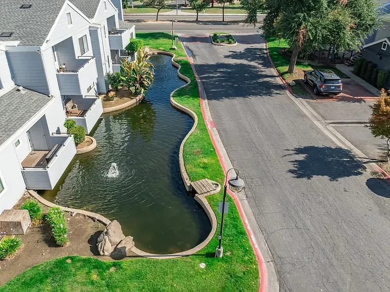 Building Photo - 7675 N 1st St