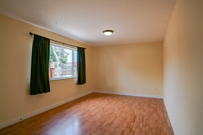 Building Photo - Cozy pet friendly 2 bed, 1bath home