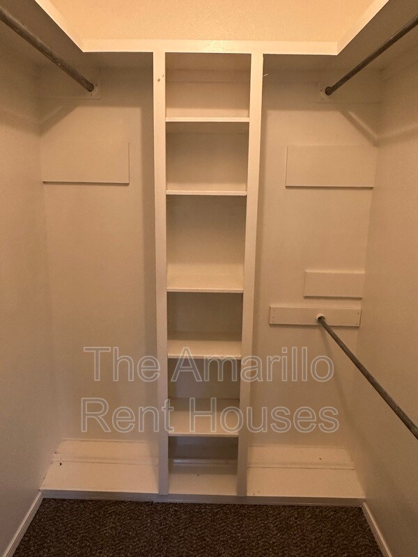 Building Photo - 5100 Mesa Cir