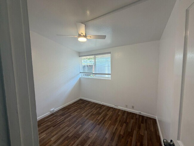 Building Photo - 10670 Minette Dr